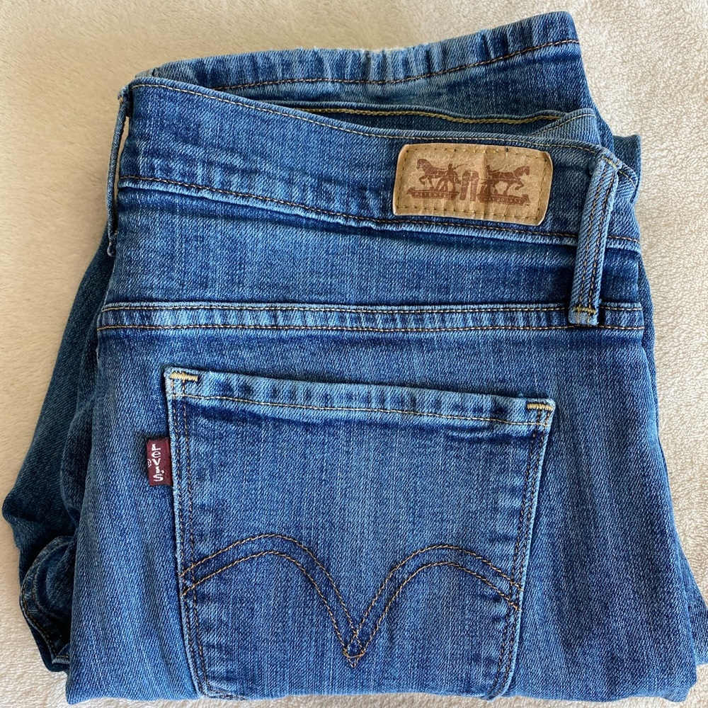 Women’s Levi Jeans 505 straight leg sz 6